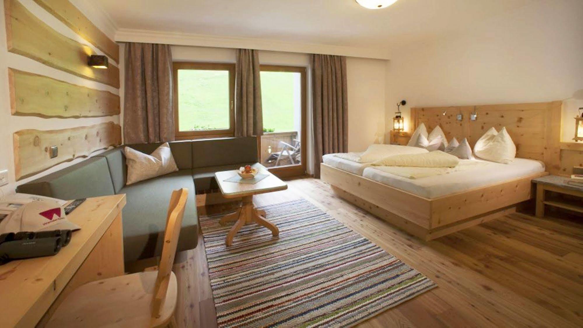 Natur- & Wanderhotel Tuxertal Exterior photo
