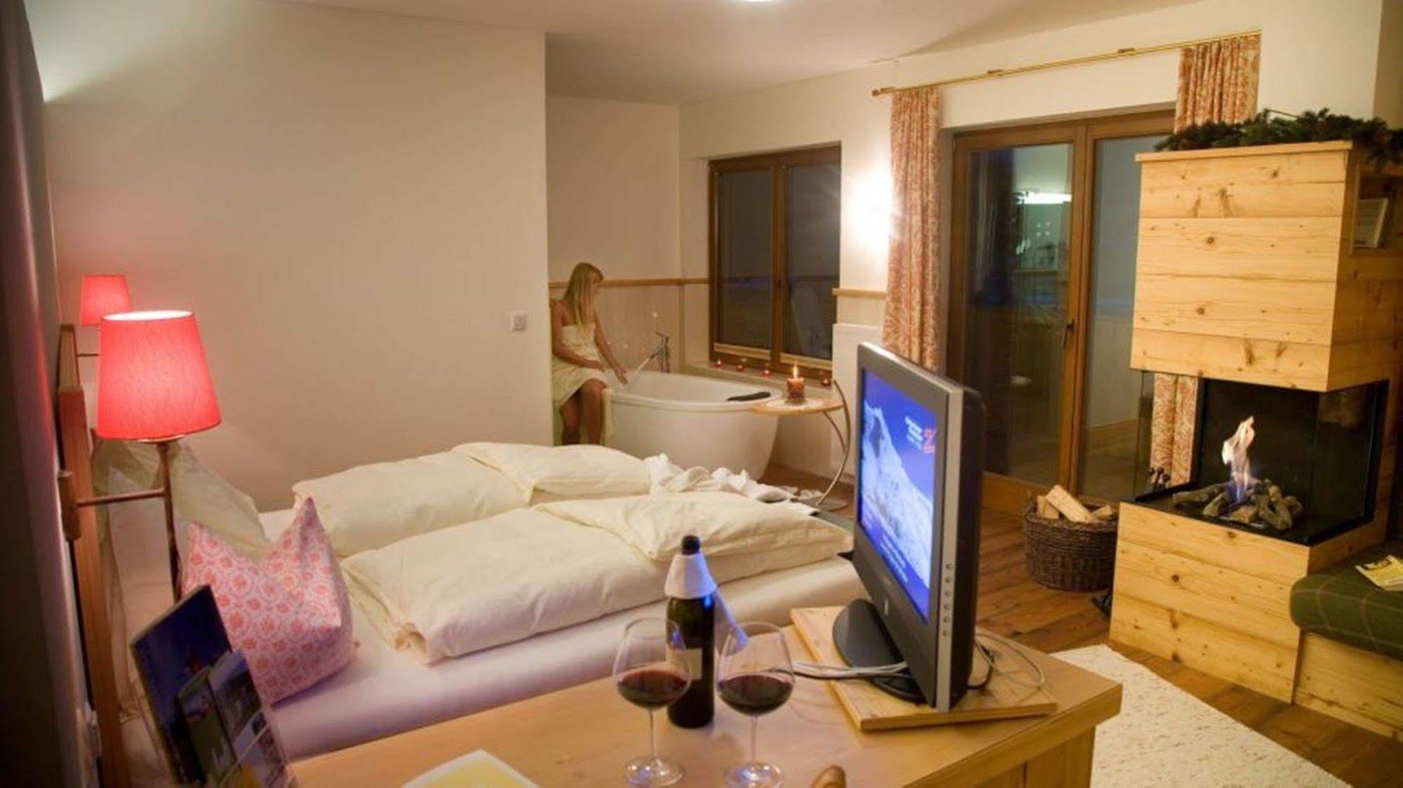 Natur- & Wanderhotel Tuxertal Exterior photo